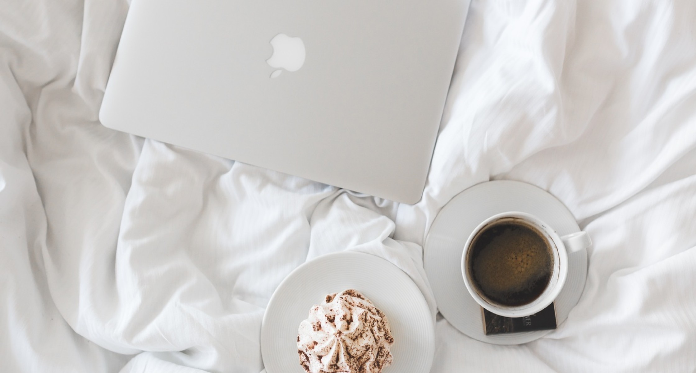 laptop-computer-macbook-work-apple-working-1046861-pxhere.com_-2